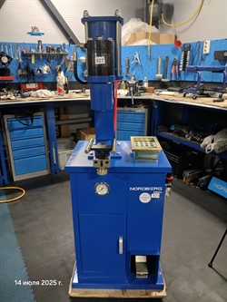 Станок пневмогидравлический для заклепки тормозных колодок rm 927 - фото 76730