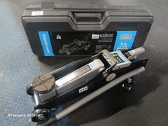 Домкрат подкатной для автолюбителя в кейсе, 2 т rm 945